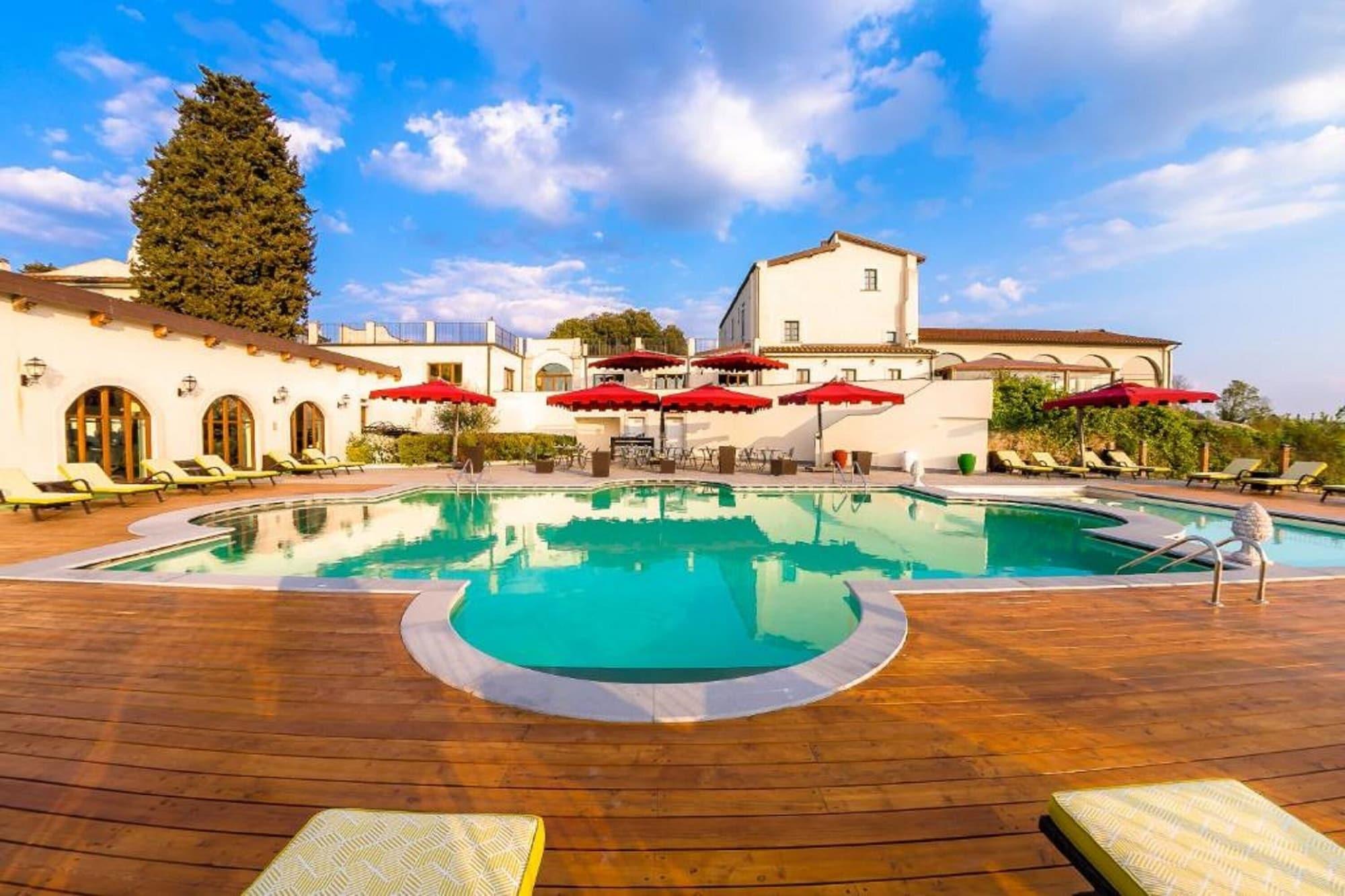 Villa Tolomei Hotel & Resort Флоренция Экстерьер фото The swimming pool at the hotel