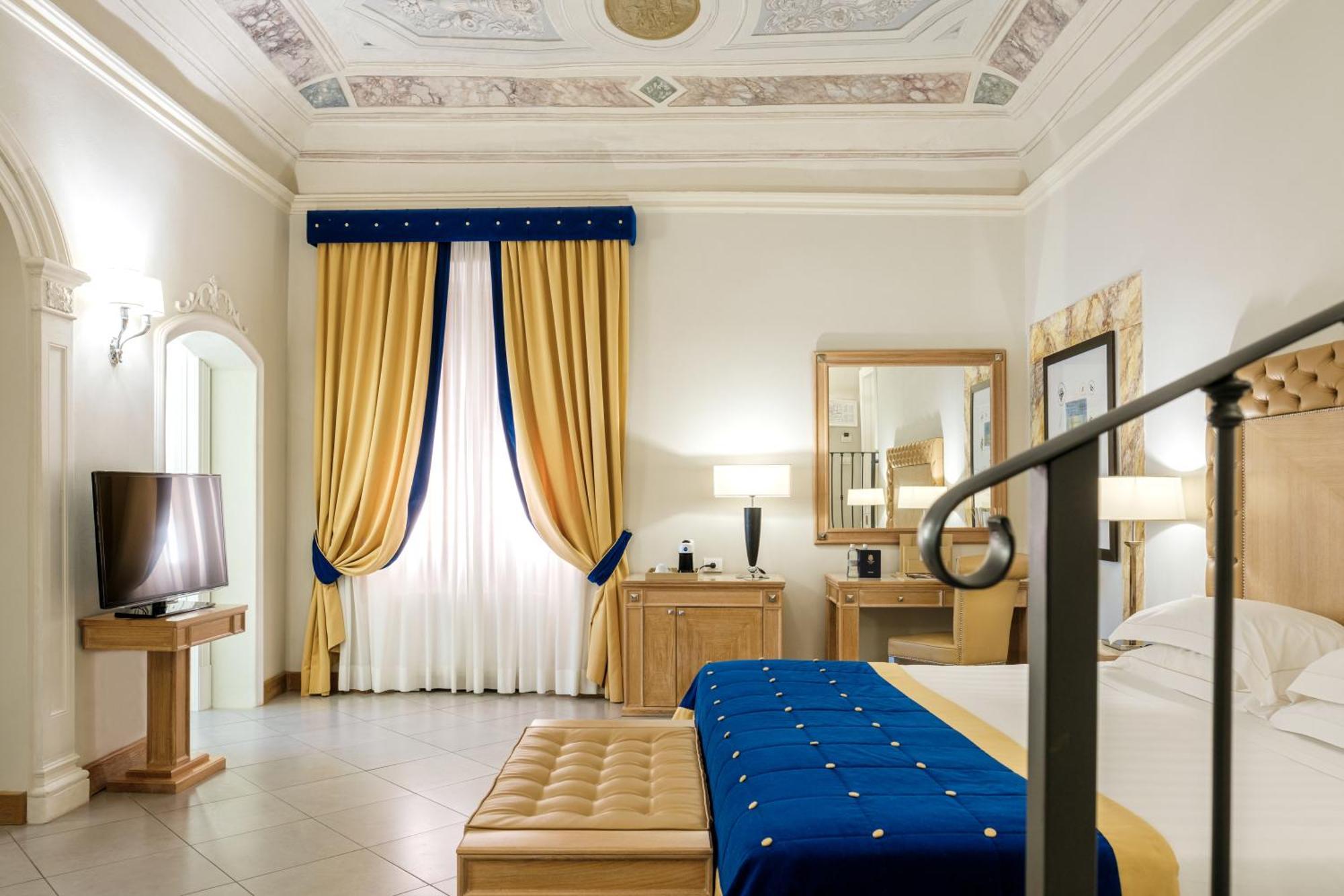 Villa Tolomei Hotel & Resort Флоренция Экстерьер фото A room at the hotel