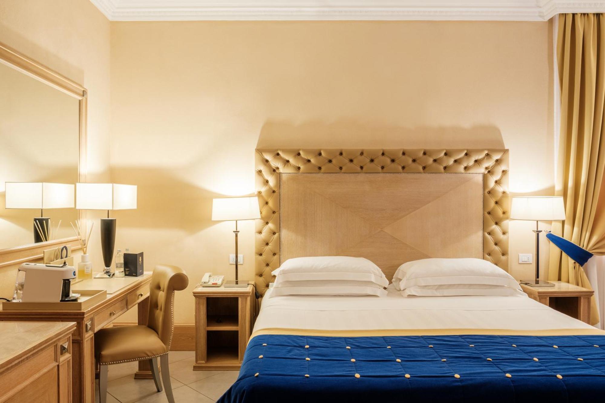 Villa Tolomei Hotel & Resort Флоренция Экстерьер фото A room at the hotel
