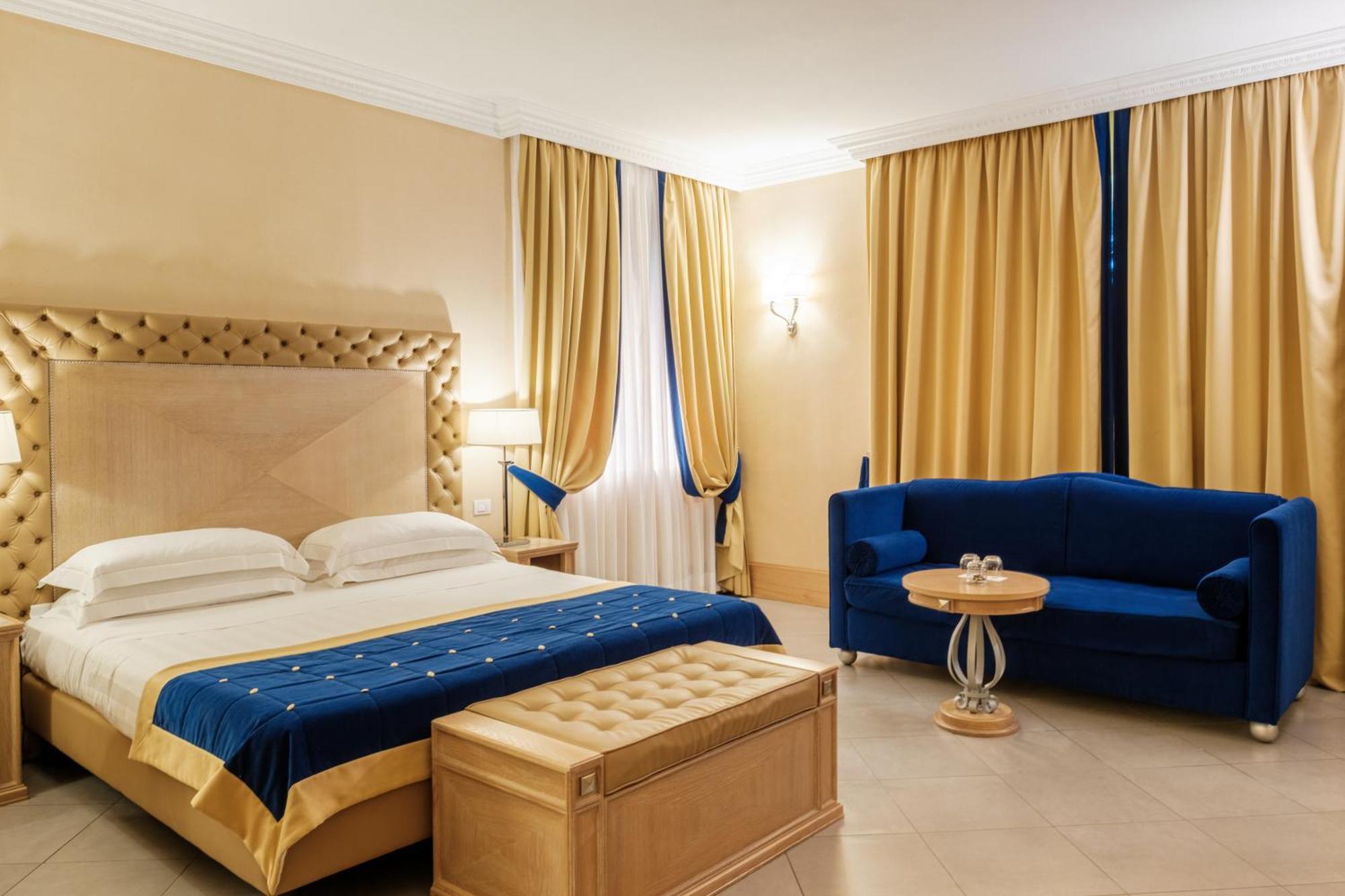 Villa Tolomei Hotel & Resort Флоренция Экстерьер фото A room at the hotel