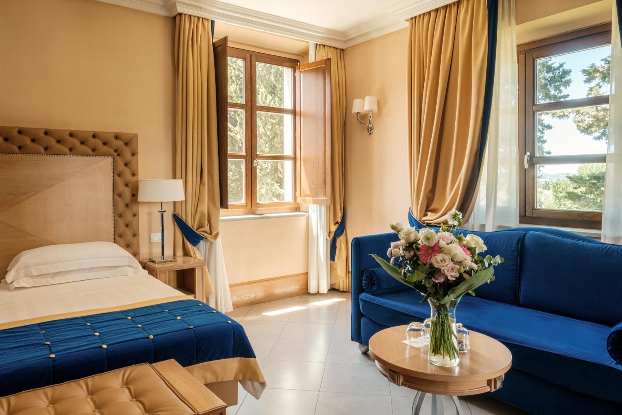 Villa Tolomei Hotel & Resort Флоренция Экстерьер фото A room at the hotel