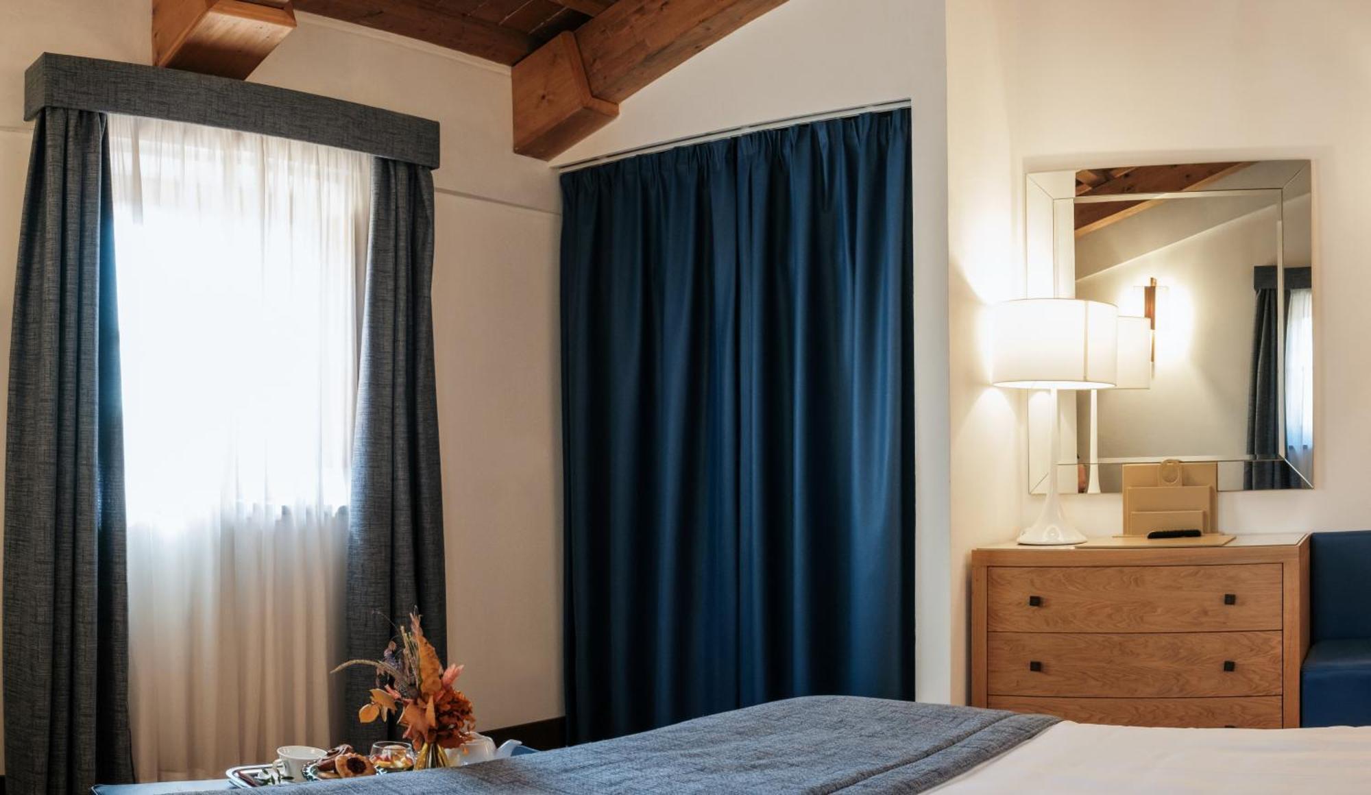Villa Tolomei Hotel & Resort Флоренция Экстерьер фото A room divider