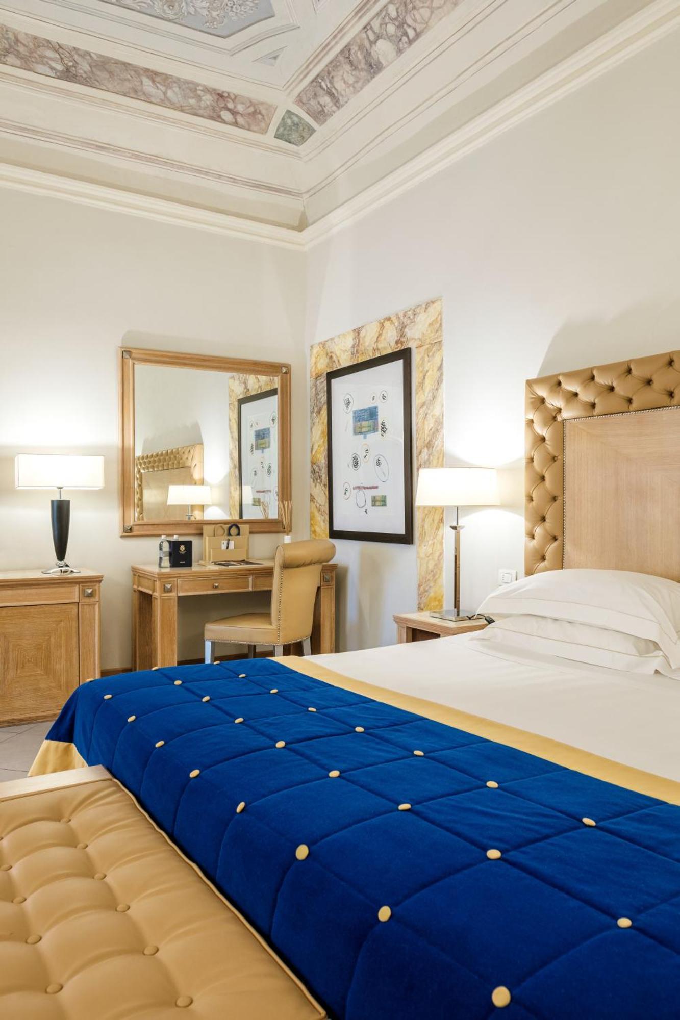 Villa Tolomei Hotel & Resort Флоренция Экстерьер фото A room at the hotel