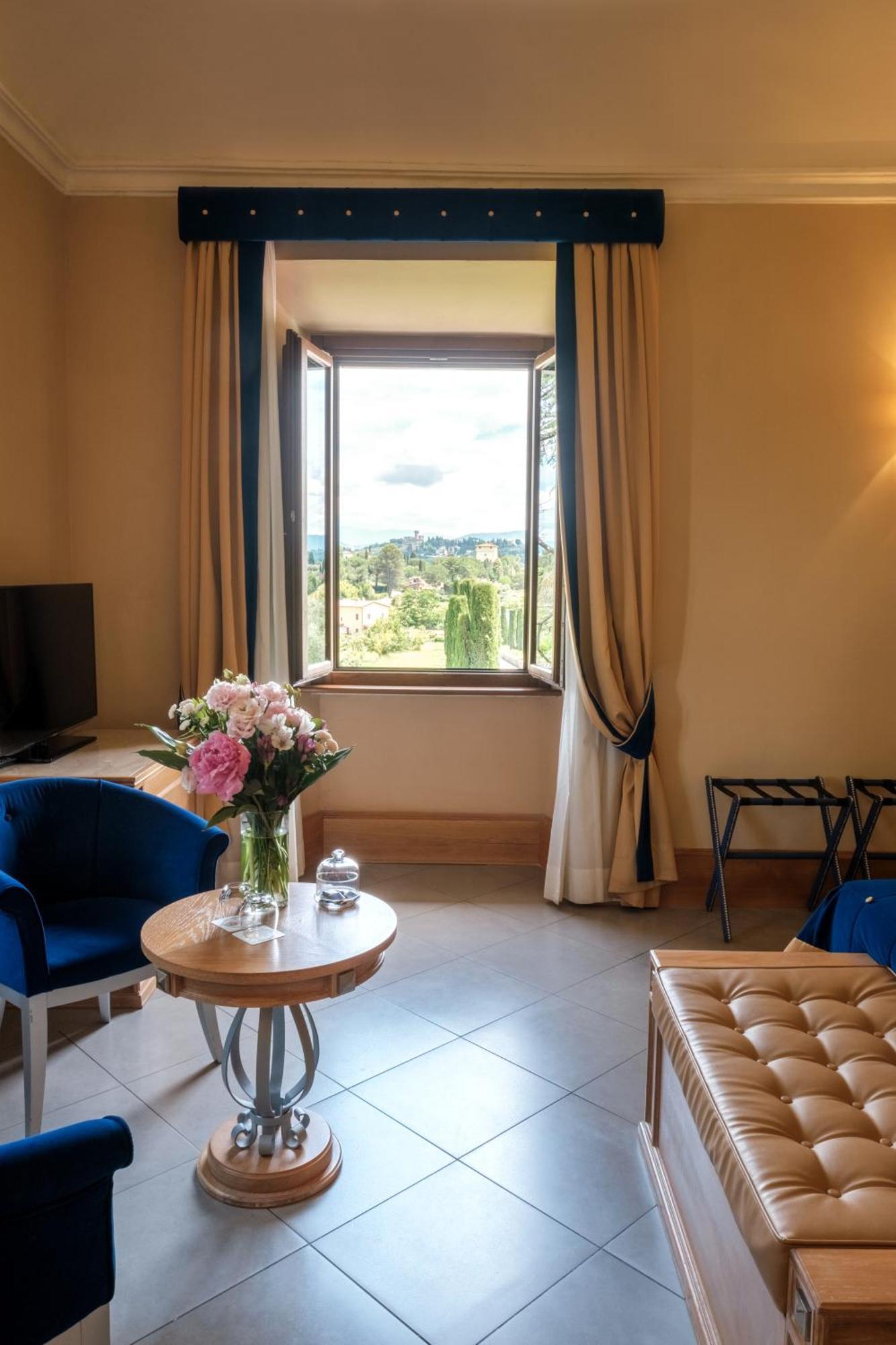 Villa Tolomei Hotel & Resort Флоренция Экстерьер фото A room at the hotel