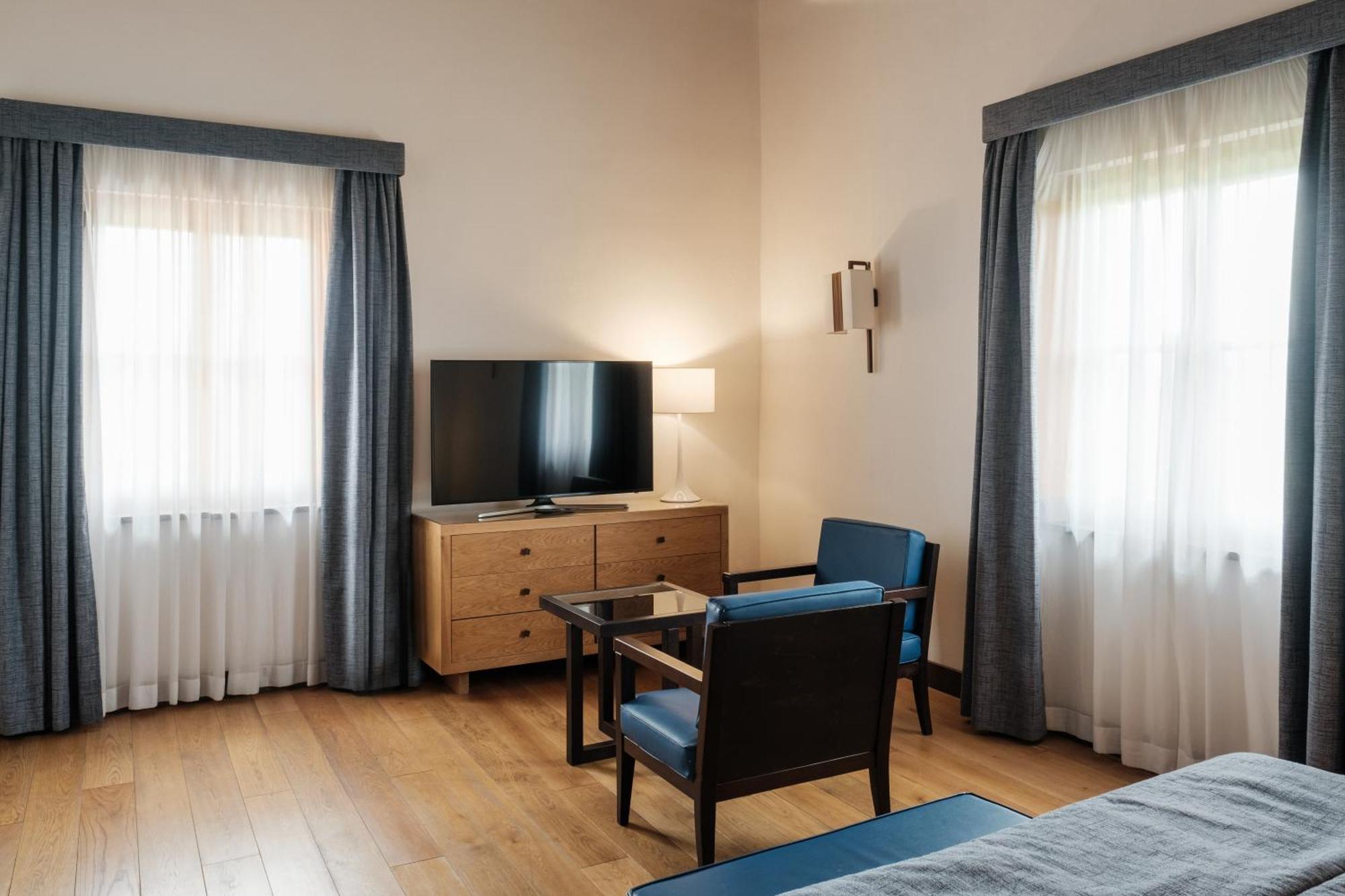 Villa Tolomei Hotel & Resort Флоренция Экстерьер фото A room at the hotel