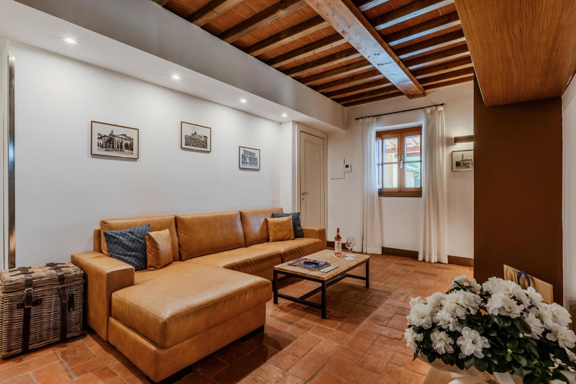 Villa Tolomei Hotel & Resort Флоренция Экстерьер фото A living room in a house