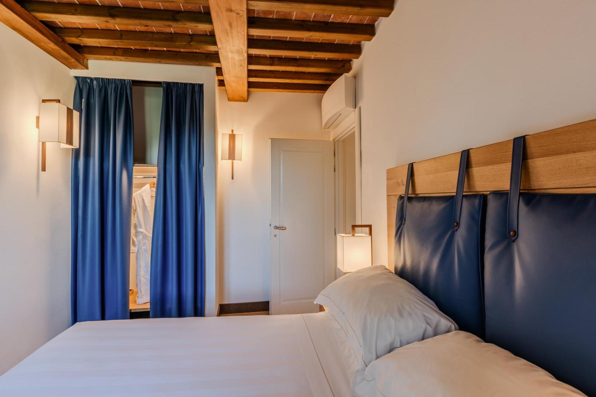 Villa Tolomei Hotel & Resort Флоренция Экстерьер фото A room at the hotel