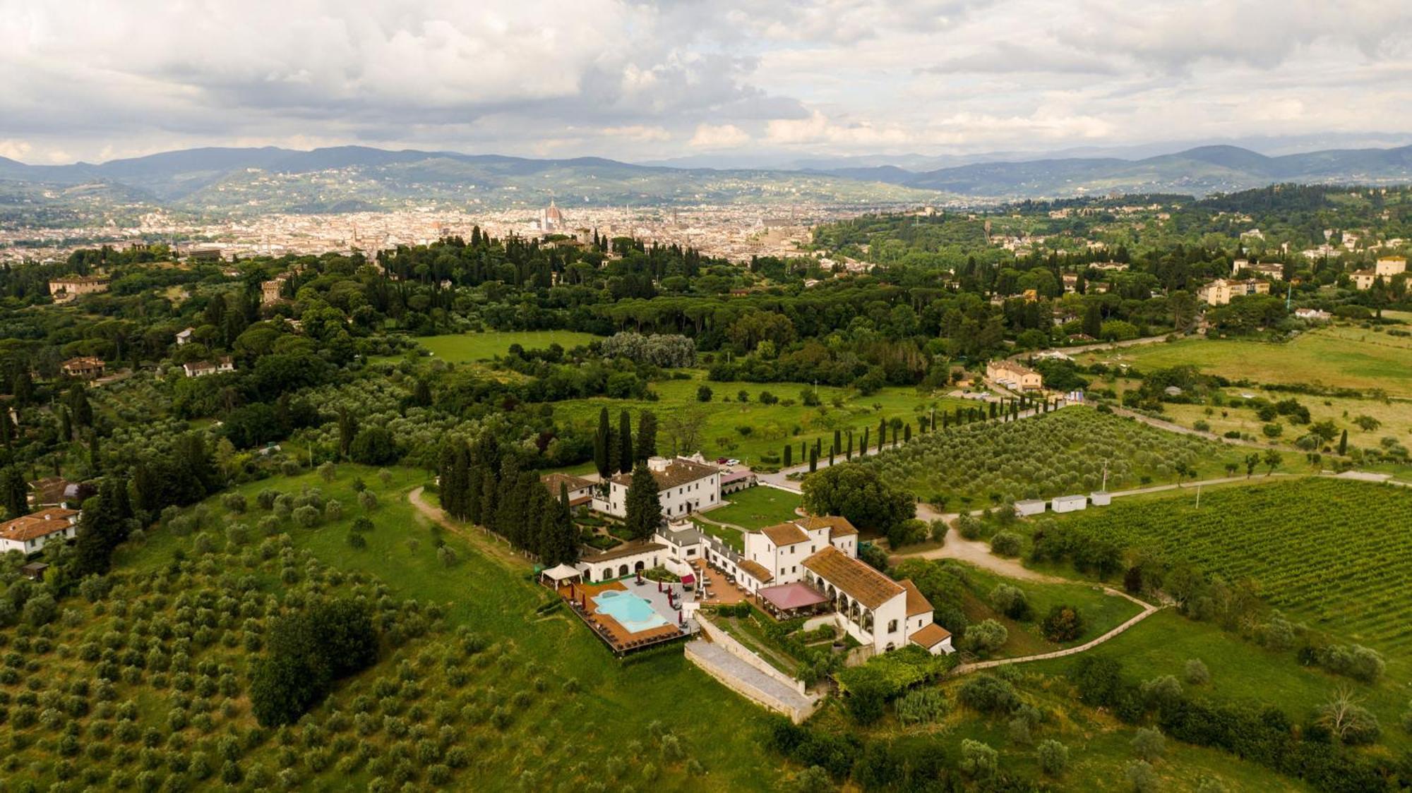 Villa Tolomei Hotel & Resort Флоренция Экстерьер фото Aerial view of the villa